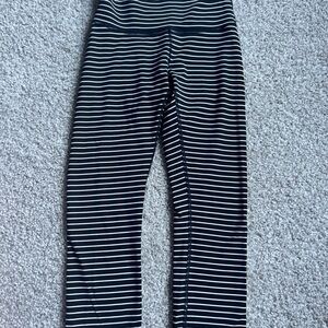 Lululemon Wunder Under Crop (High-Rise) *Luxtreme 21" Parallel Stripe Black Whit